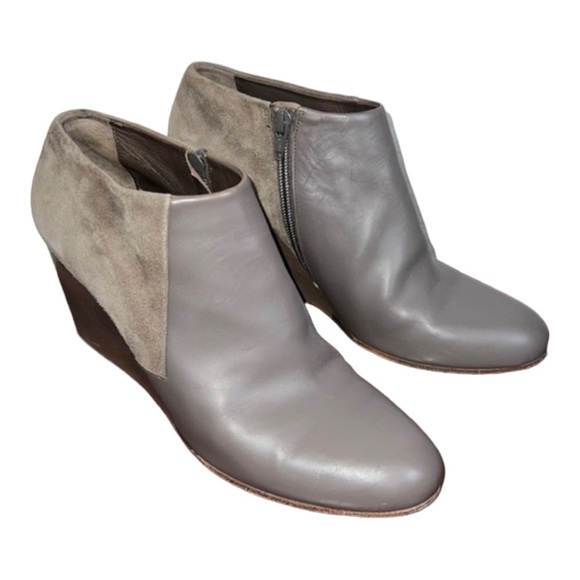 Coclico Elurra Suede Wedge Bootie In Taupe Size 8.5 - Picture 2 of 13